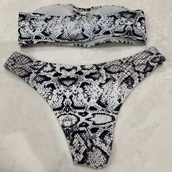 ROMWE Women’s Snakeskin Print Bandeau Bikini Swimsuit Set - black white, size M - Picture 4 of 7